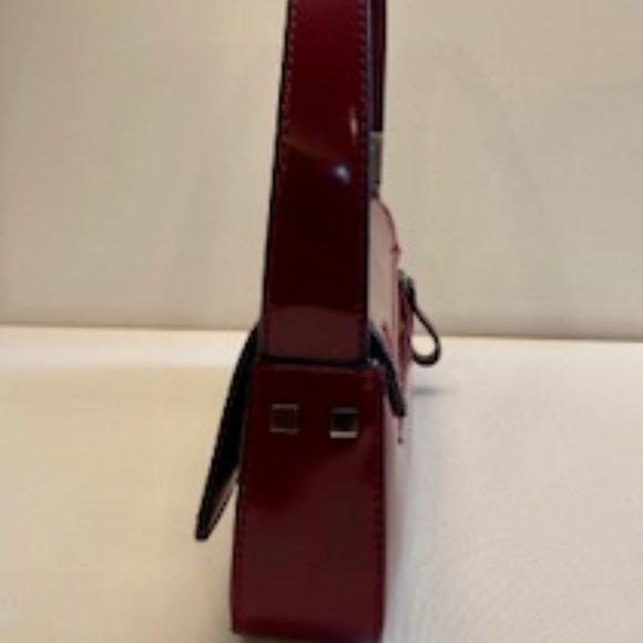 Guess: - Picture 9 of 11